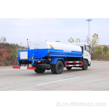 Truk tanker air Dongfeng yang diperbaharui dengan manual